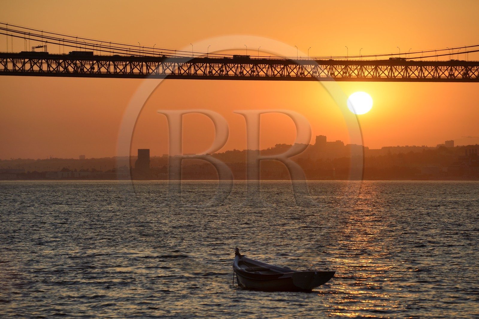 Portugal, Lisbon, 25 de Abril bridge on Tagus river