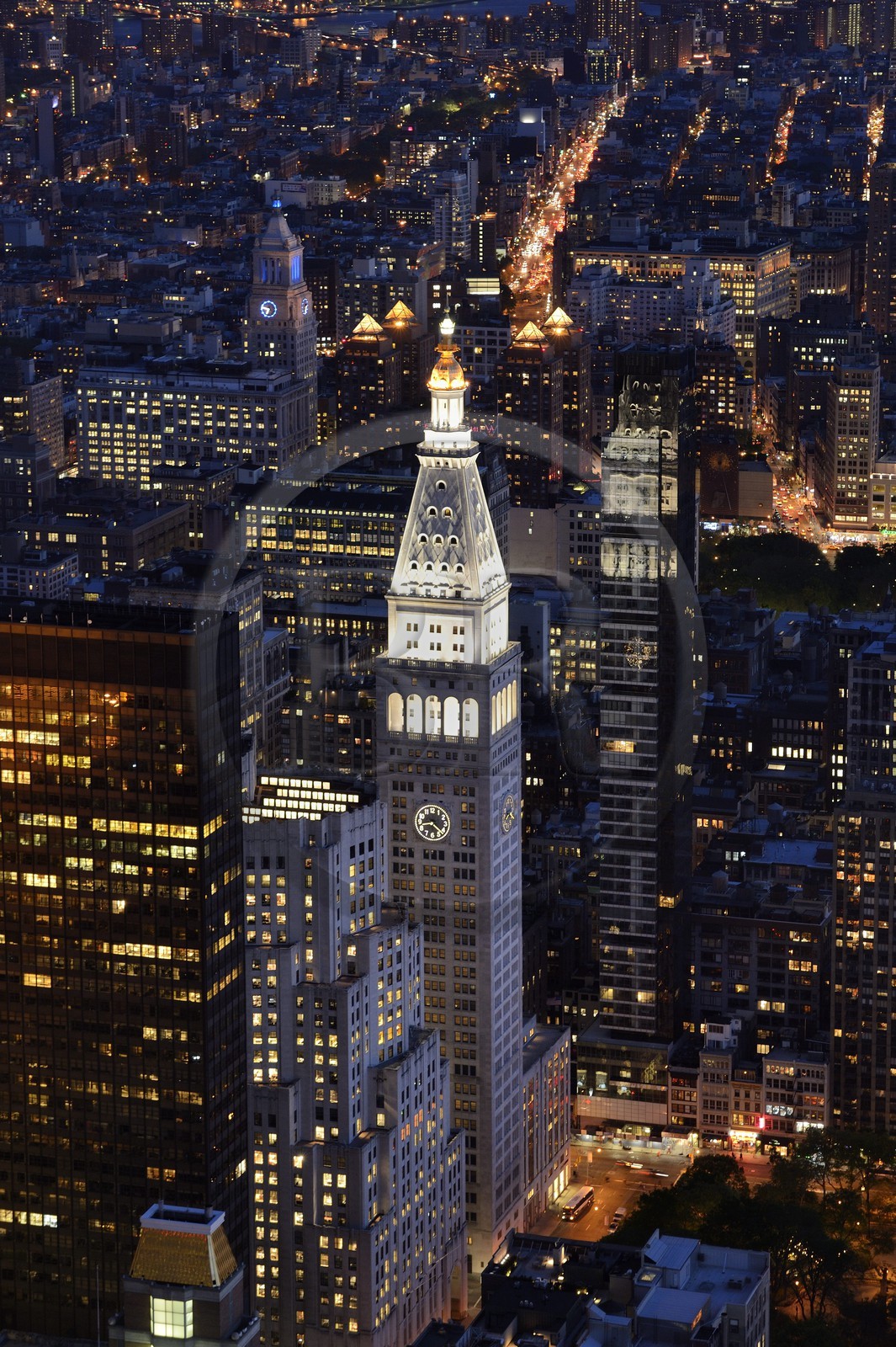 Etats-Unis, New York, Manhattan, Midtown, gratte-ciels du Metropolitan Life Insurance Company Tower entre la 23ème rue et Madison avenue devant Madison Square Park (avec horloge)