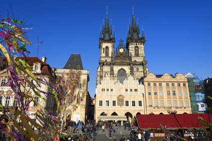 République Tchèque, Prague, centre historique classé Patrimoine Mondial de l'UNESCO, la vieille ville (Stare Mesto), place de la vieille ville (Staromestske namesti), l'église Notre-Dame-du-Tyn