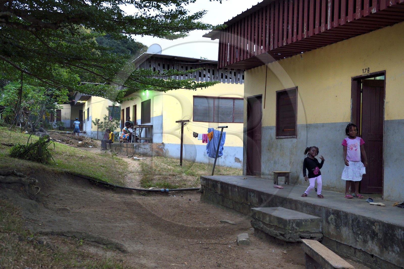 Gabon, Province du Moyen-Ogooué, Lambaréné, Hopital Albert Schweitzer, logements pour les familles des malades