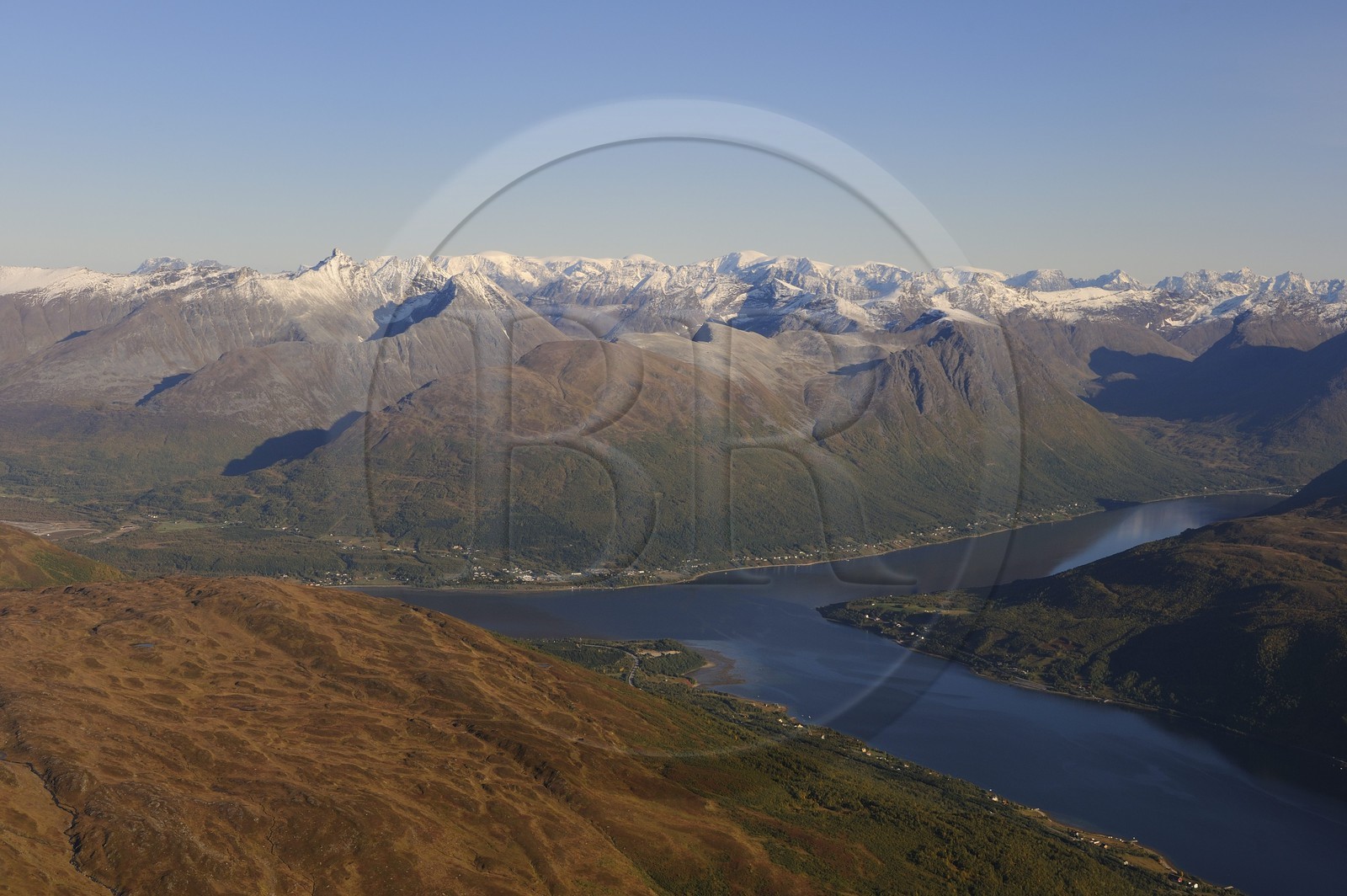 Norvège, Troms, fjord Balsfjorden au nord de Tromso (vue aérienne)