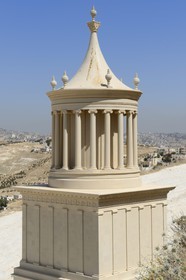 Israel, Cisjordanie, l'Hérodion, colline artificiellement exhaussée qui abrite les ruines d'un palais fortifié construit par le roi Hérode Ier le Grand (site classé Parc National), reconstitution supposée du mausolé royal in situ