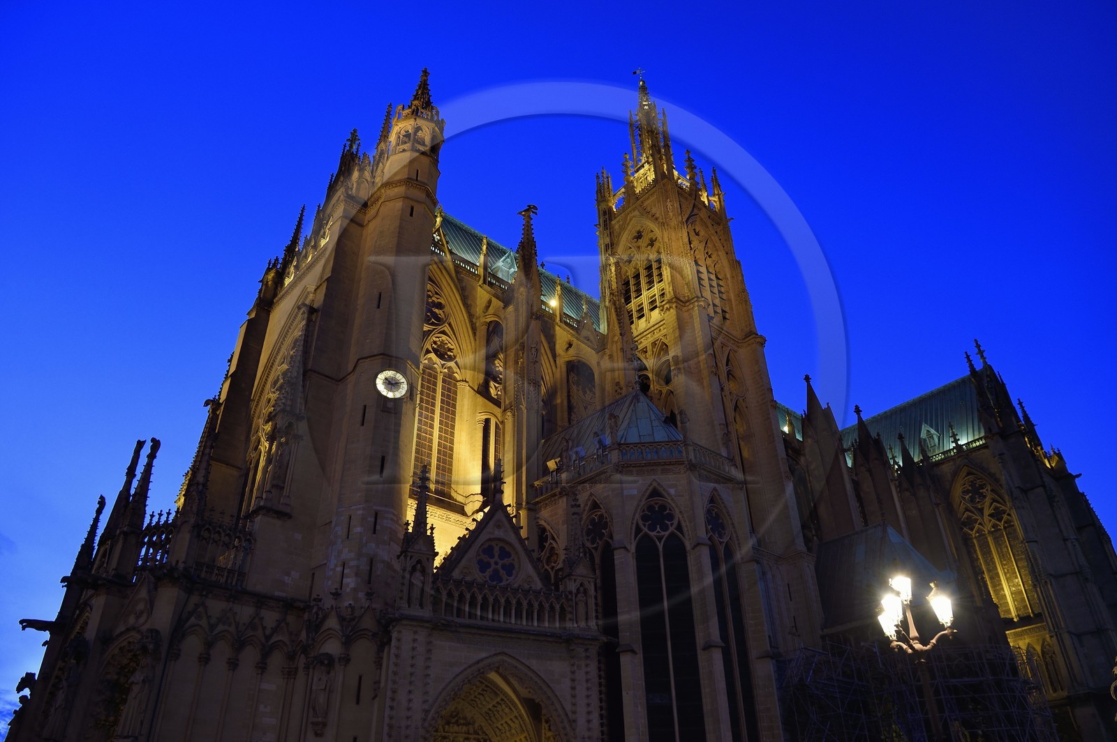 France, Moselle (57), Metz, la cathédrale Saint-Etienne en pierre de Jaumont et la flèche de la tour de la Mutte