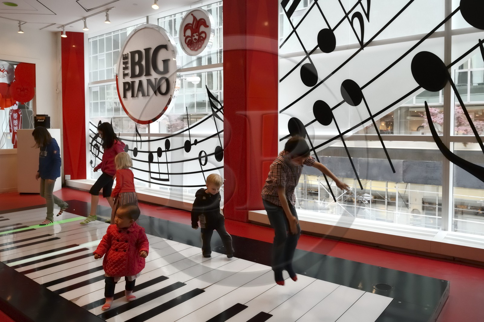 Etats-Unis, New York, Manhattan, le plus grand magasin de jouet au monde FAO Schwarz sur la 5ème Avenue, le piano géant