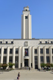 France, Rhône (69), Villeurbanne, ensemble architectural des gratte-ciel construit de 1927 à 1934, l’hôtel de Ville sur la place Lazare Goujon