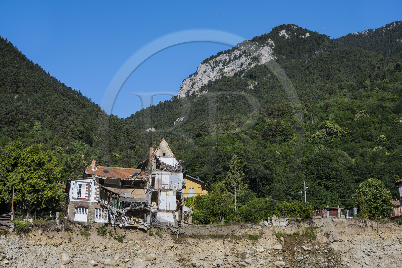 France, Alpes-Maritimes (06), parc national du Mercantour, Haute-Vésubie, Saint-Martin-Vésubie, la vallée reste très touchée par la tempête Alex du 2 octobre 2020, la maison du Clos Joli emporté par la tempête