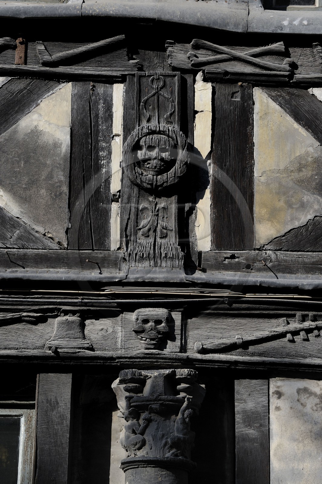 France, Seine-Maritime (76), Rouen, l'Aître Saint-Maclou, ancien ossuaire crée pendant la Grande Peste noire de 1348, qui abrite aujourd'hui l’Ecole des Beaux-Arts