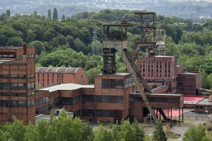France, Moselle (57), Petite-Rosselle, le musée du carreau Wendel, le carreau Wendel et ses puits vu depuis la rue Charles
