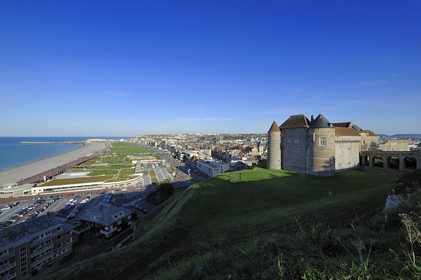France, Seine-Maritime (76), Dieppe, le Château-musée domine la ville