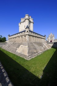 France, Val-de-Marne (94), Vincennes, le château de Vincennes, le donjon et la Sainte Chapelle