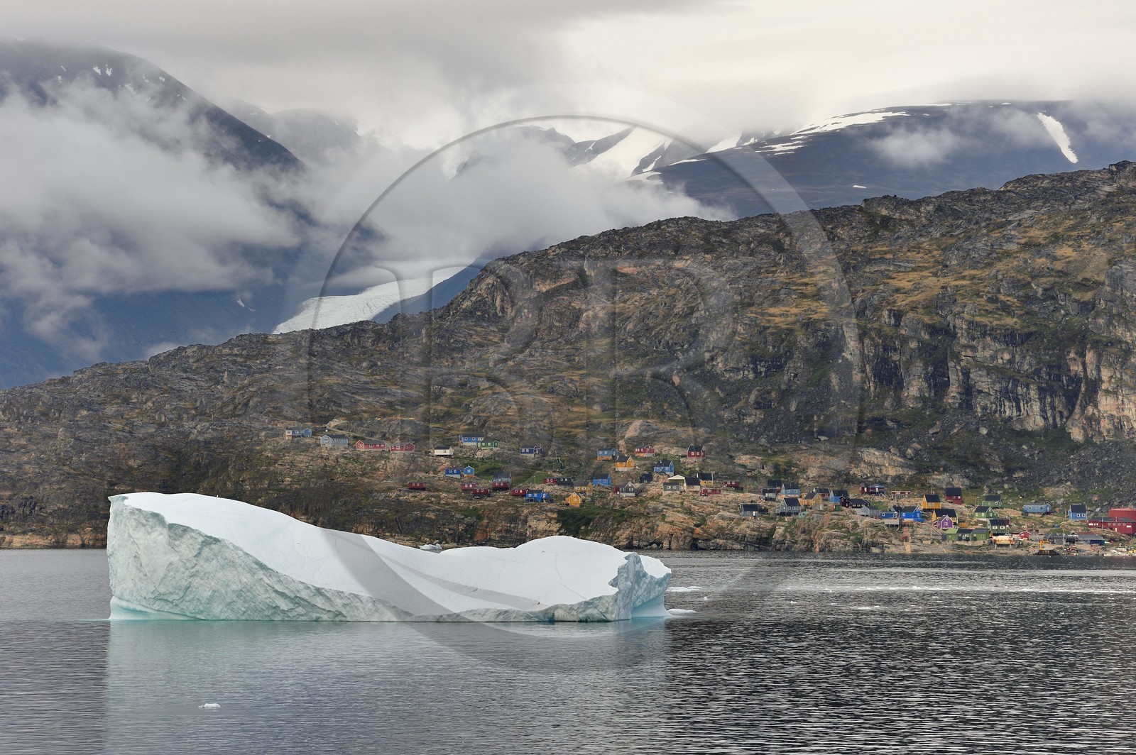 Groenland, cote ouest, baie de Baffin, le petit village de Ukkusissat dans le fjord Uummannaq
