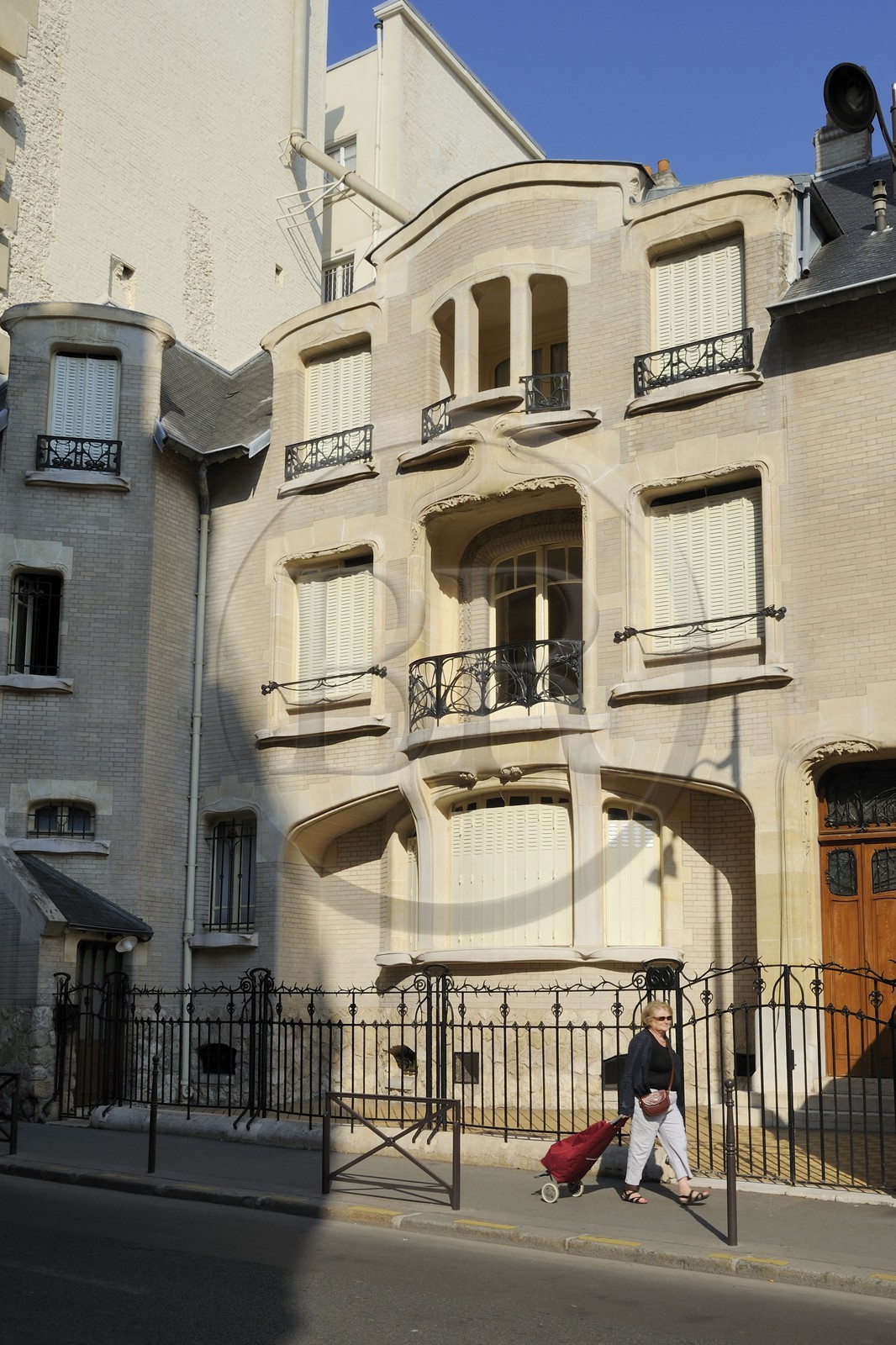 France, Paris (75), l'hôtel Mezzara situé au 60 rue La Fontaine de style Art Nouveau par Hector Guimard