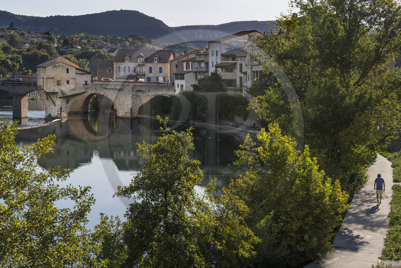 France, Aveyron (12), Millau, le pont Vieux franchissait le Tarn, l'ancien moulin sur sa deuxième pile