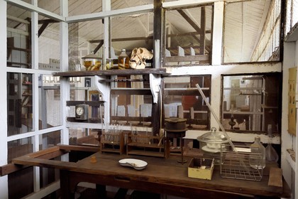 Gabon, Province du Moyen-Ogooué, Lambaréné, l'ancien Hopital Albert Schweitzer devenu musée, la Grande Pharmacie (policlinique), le laboratoire de Rhena Schweitzer-Miller, fille du Docteur Schweitzer