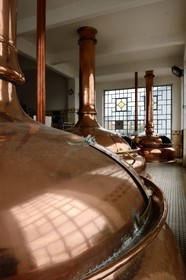 France, Meurthe-et-Moselle (54), Saint-Nicolas-de-Port, le Musée français de la brasserie installé dans une ancienne brasserie industrielle dont le bâtiment de 1931 de l'architecte Fernand César est un exemple de l'architecture industrielle Art déco, salle des cuves