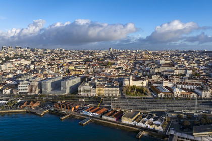 Portugal, Lisbon, district of Sao Paulo at the foot of Bairro Alto, in the background on the left the Sao Bento Palace which houses the Assembly of the Portuguese Republic, in the foreground to the right the Mercado da Ribeira (Time Out Market Lisboa) (aerial view)