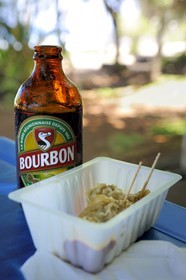 France, Ile de la Reunion, bouteille de bière locale Bourbon dite Dodo et la spécialité locale les bouchons