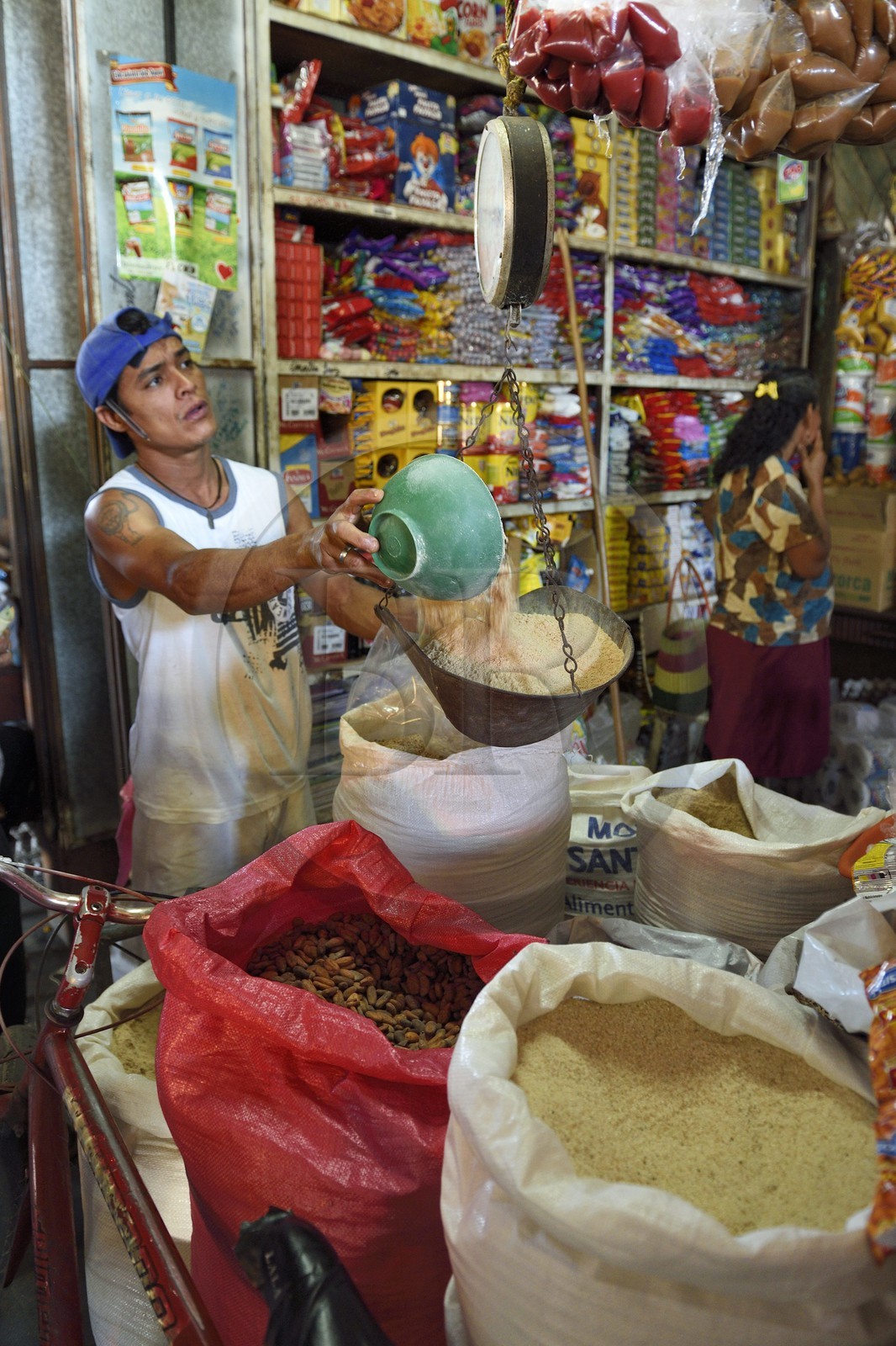 Nicaragua, Leon, marché du quartier de Sutiaba, épicier