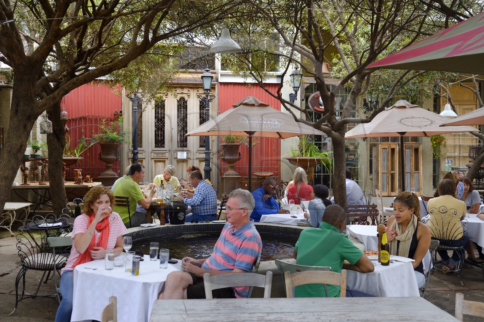 Afrique du Sud, province de Gauteng, Johannesburg, le site 44 Stanley était autrefois un site de bâtiments industriels des années 1930 et a été transformé pour héberger des boutiques spécialisées, restos gourmands et studios de design