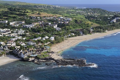 France, île de la Réunion, commune de Saint-Paul, plage de Boucan Canot, l'hôtel de luxe Boucan Canot (vue aérienne)