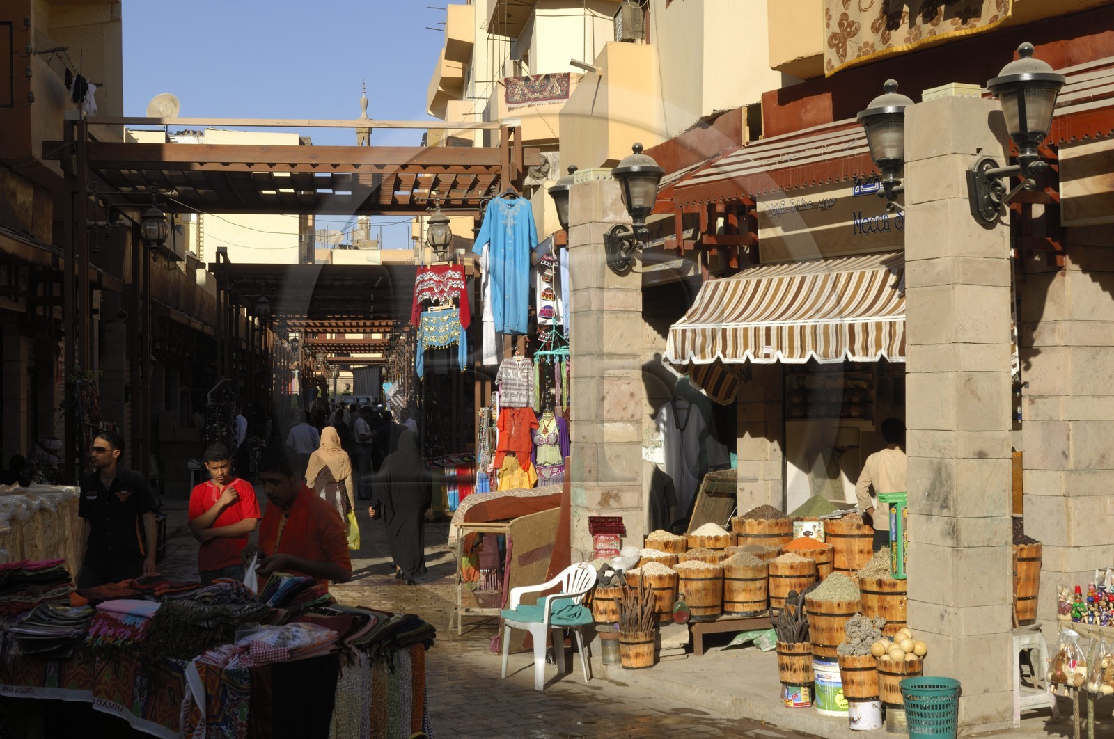 Egypte, Haute Egypte, vallée du Nil, Louxor, le nouveau souk