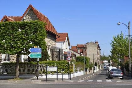 France, Val-de-Marne (94), Champigny-sur-Marne, quartier pavillonnaire en bordure du parc du Tremblay