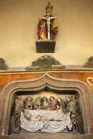 France, Côte-d'Or (21), Dijon, zone classée Patrimoine Mondial de l'UNESCO, Cité Internationale de la Gastronomie et du Vin par l'architecte Anthony Béchu, la chapelle Sainte-Croix de Jérusalem de l'ancien hopital général, la mise au tombeau, école bourguignonne, XVe siècle