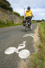 France, Vendée (85), île de Noirmoutier, Noirmoutier-en-l'Ile, L'Herbaudière, randonnée à bicyclette sur la piste cyclable