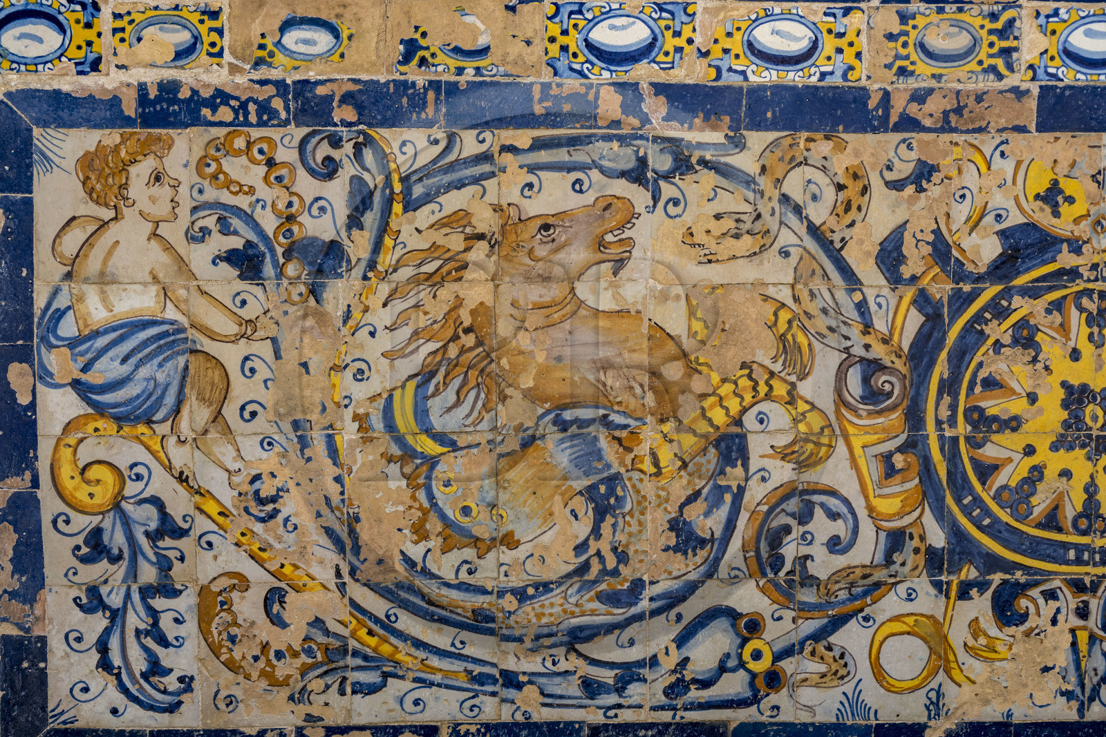 Espagne, Andalousie, Séville, Alcazar de Séville (Reales Alcazares de Sevilla), classé Patrimoine Mondial de l'UNESCO, Palacio Gotico, sala de las Bovedas, azulejos du Salon de Charles Quint