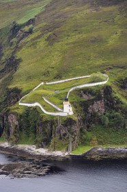 Royaume-Uni, Ecosse, Hébrides intérieures, Ile de Islay, phare de Mac Arthur's Head dans le Sound of Islay (vue aérienne)