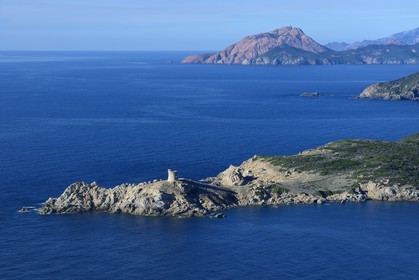 France, Corse-du-Sud (2A), Cargèse, la tour génoise de la pointe d'Omigna et le Capo Rosso en arrière plan (vue aérienne)