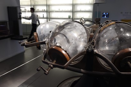 France, Alpes-Maritimes (06), Grasse, Musée International de la Parfumerie, agitateur à rotation alternative dit Berceuse du début du XXème siècle