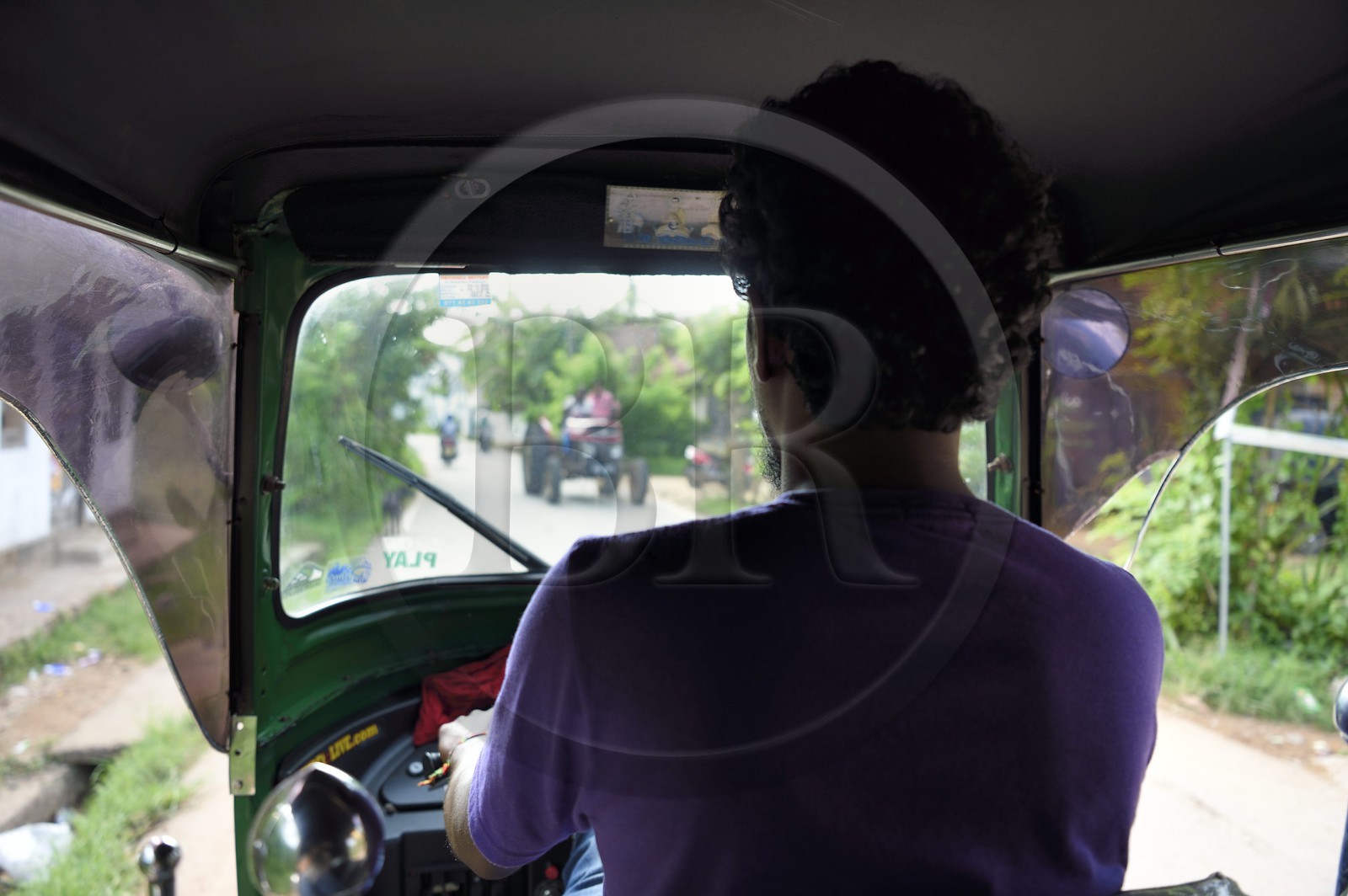 Sri Lanka, Province du Sud, Matara (district), Weligama, Mirissa, à bord d'un tricycle moto-taxi