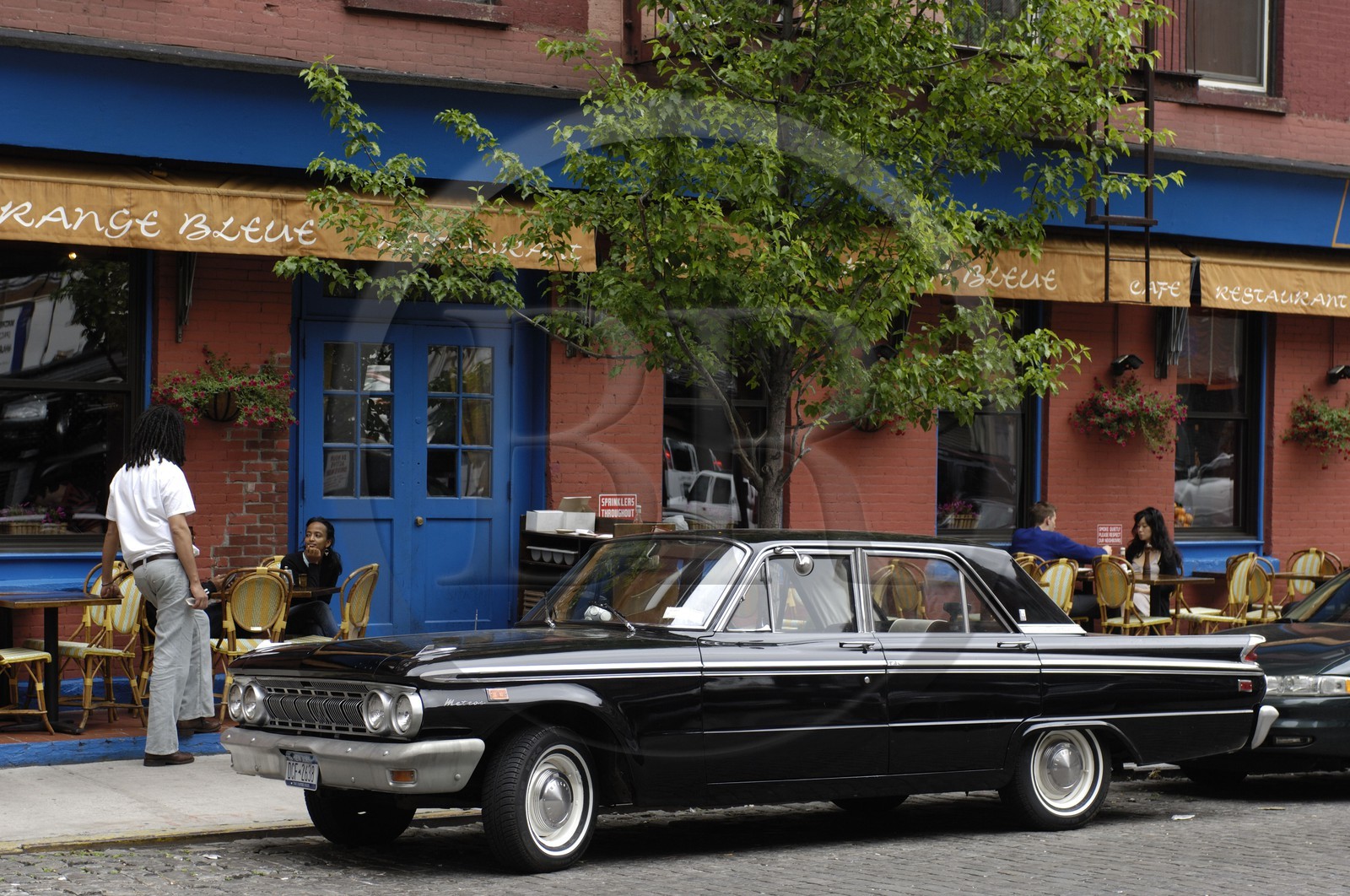 Etats-Unis, New York, Manhattan,  vieille voiture américaine dans une rue de Soho   United States, New York, Manhattan, old american car in Soho