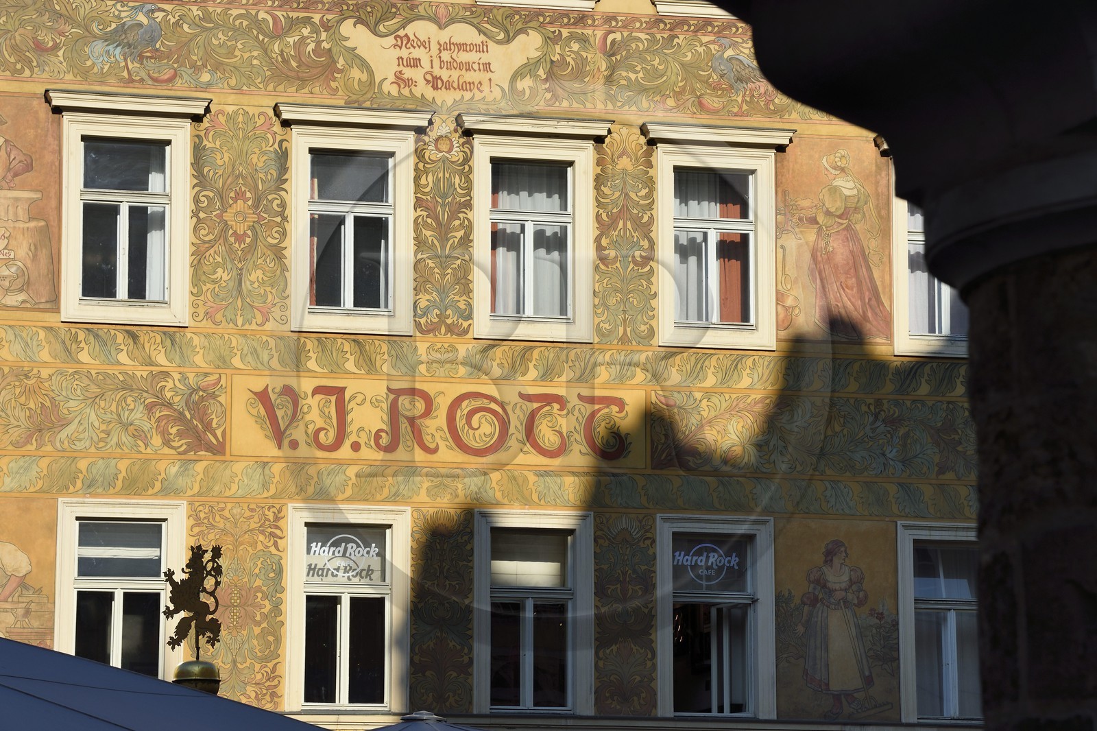 Czech Republic, Prague, historical centre listed as World Heritage by UNESCO, the Old Town (Stare Mesto), the square Malé Namesti behind the square Staromestske, the Rott house (U Rotta) facade with sgraffito ornamentation