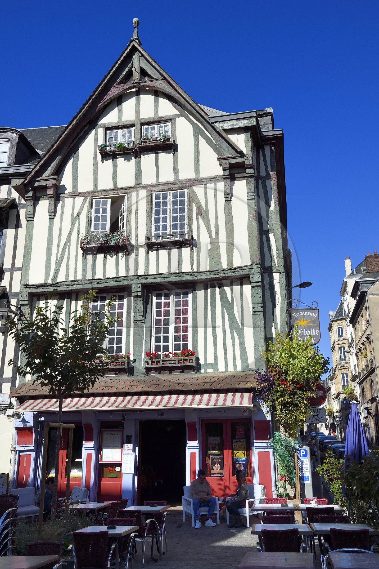 France, Seine-Maritime (76), Rouen, maison à pans de bois place du Lieutenant Aubert