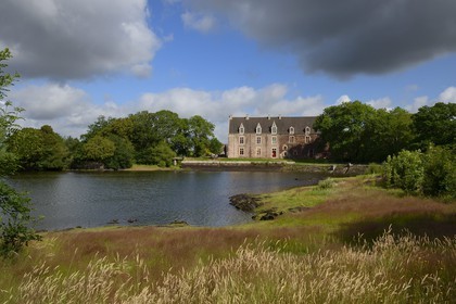 France, Morbihan (56), forêt de Brocéliande, Concoret, le château de Comper qui abrite les expositions du Centre de l'imaginaire arthurien
