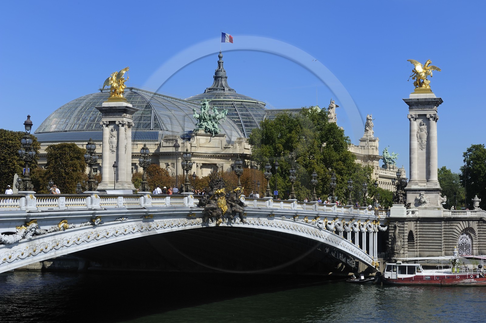 France, Paris (75), les rives de la Seine classées Patrimoine Mondiale de l'UNESCO, le Grand-Palais et le pont Alexandre III