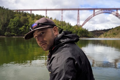 France, Cantal (15),les gorges de la Truyère, viaduc de Garabit des ingénieurs Léon Boyer pour la conception et Gustave Eiffel pour la réallisation, David Domas gérant de Instant Pêche