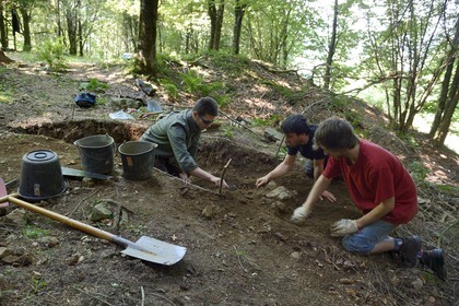 France, Haut-Rhin (68), Sainte-Marie-aux-Mines, champ de fouilles archéologiques d'une forge et habitation en bordure d'une mine d'argent à Berg Armo