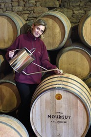 France, Pyrénées-Atlantiques (64), Pays-Basque, Saint-Jean-Pied-de-Port, Ispoure, vignoble du Domaine Mourguy, AOC Irouleguy, Florence Mourguy