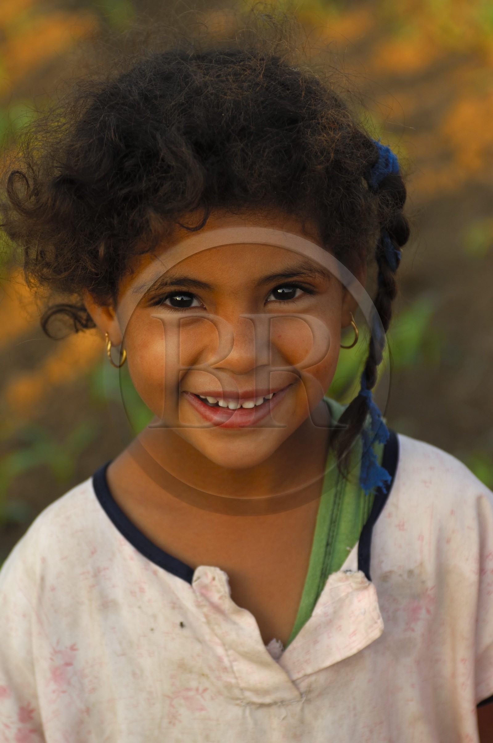 Egypte, Haute Egypte, vallée du Nil, Louxor, la rive ouest, enfants dans un champ
