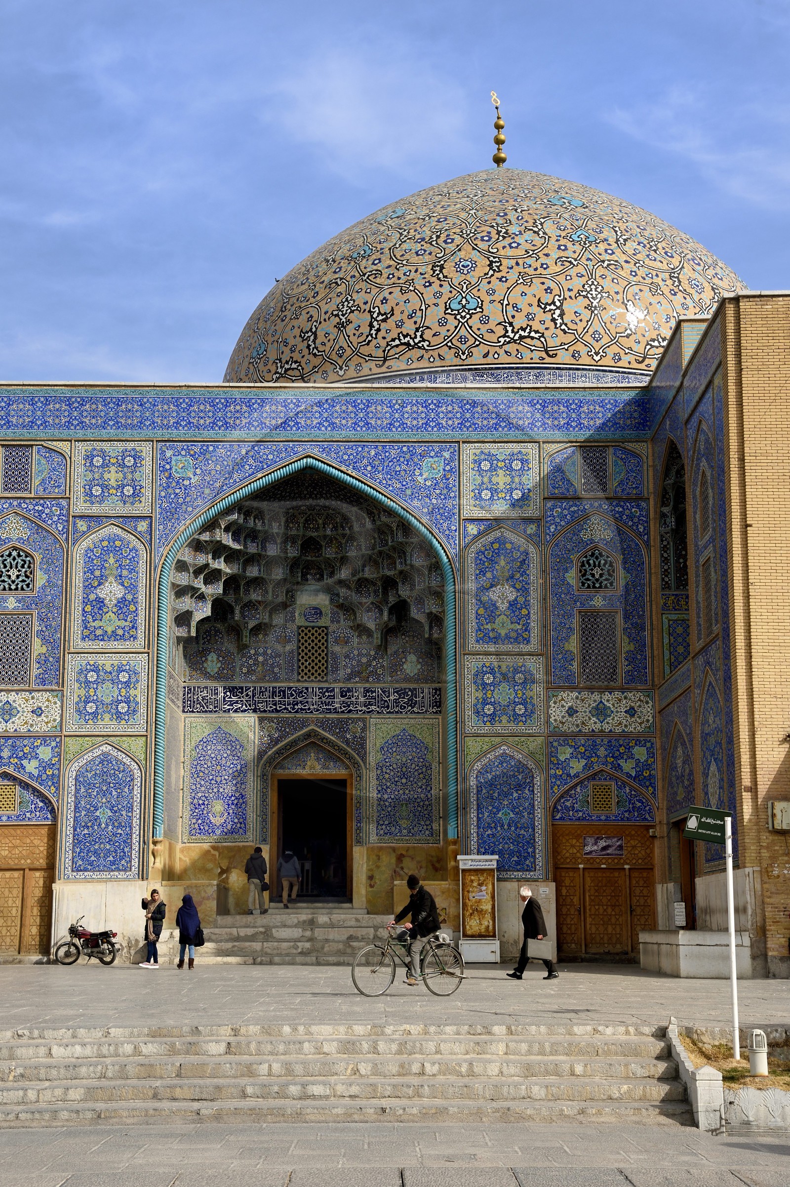 Iran, province d'Ispahan, Ispahan, place naghsh-i jahan aussi connue sous le nom de place Imam Khomeiny, classé Patrimoine Mondial de l'UNESCO, la mosquée du Cheikh Lotfallah (Lotfollah)