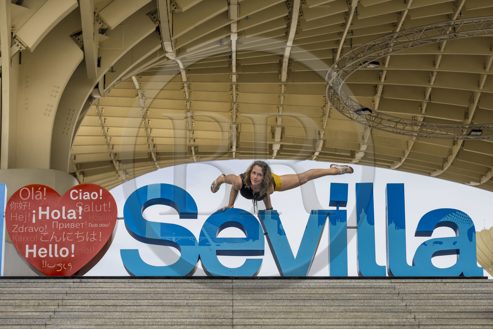 Espagne, Andalousie, Séville, Plaza de la Encarnacion - Plaza Mayor, Metropol Parasol ou Setas de Sevilla(construit en 2011), panneau J'aime Sevilla