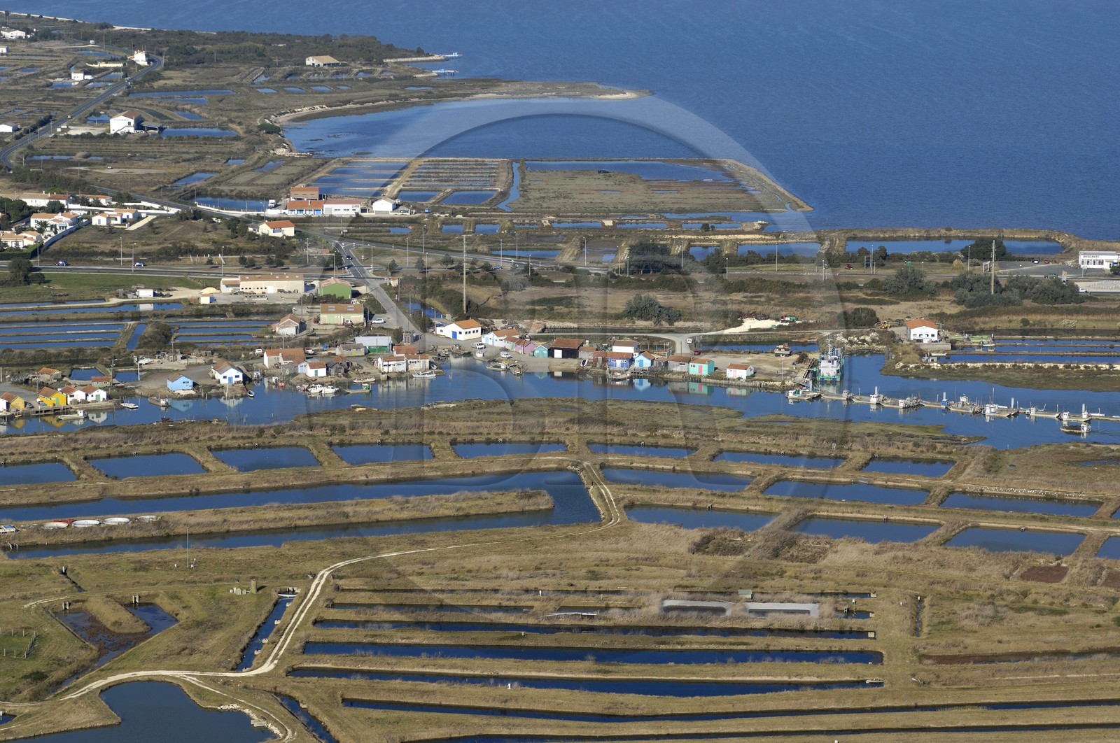 France, Charente-Maritime (17), Ile d'Oléron, Claires et port ostréicole du Chenal d'Ors (vue aérienne)