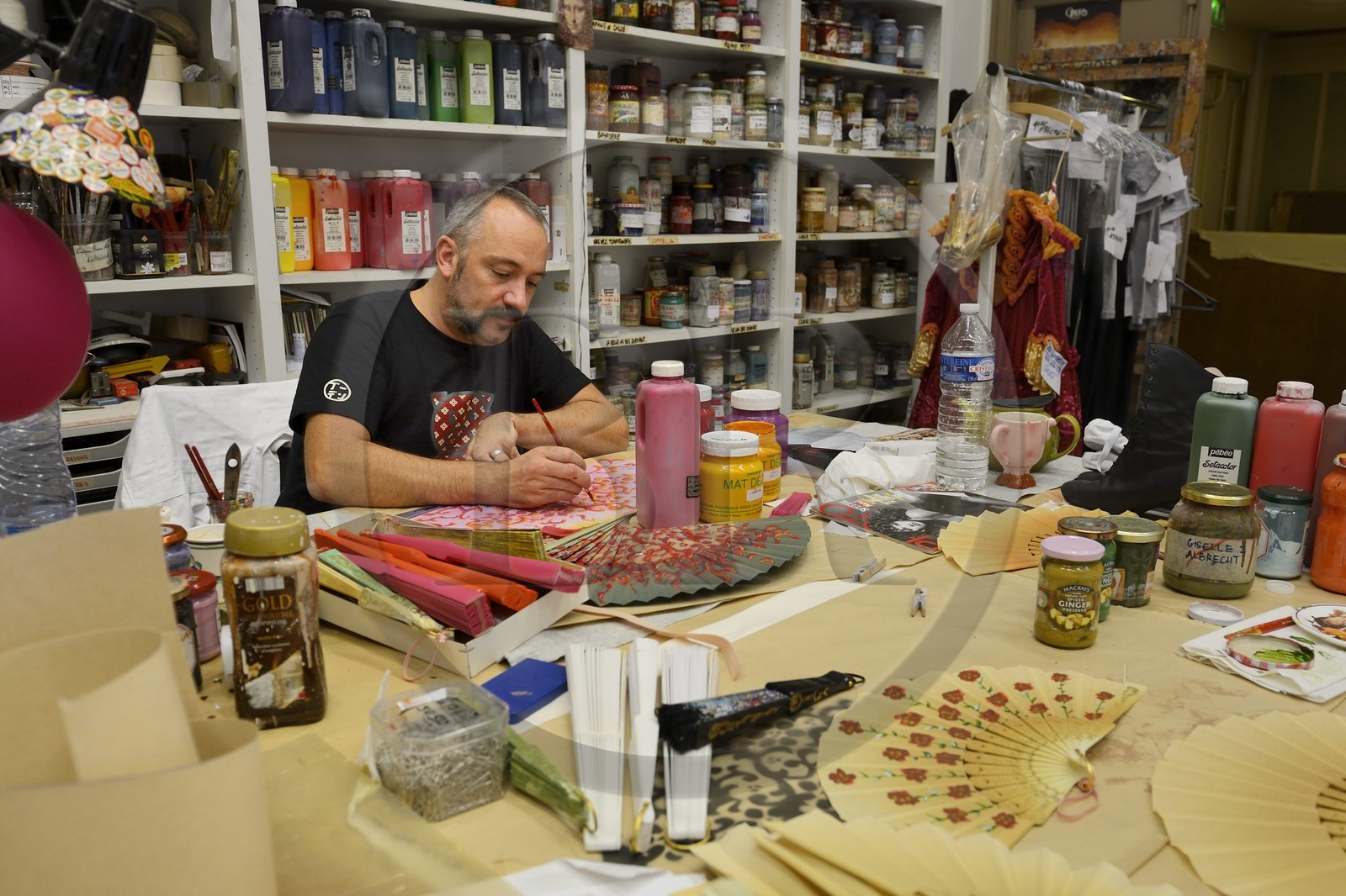 France, Paris (75), Opéra Garnier, les ateliers du costume, l'atelier décoration costume, Bernard Connan chef d'atelier