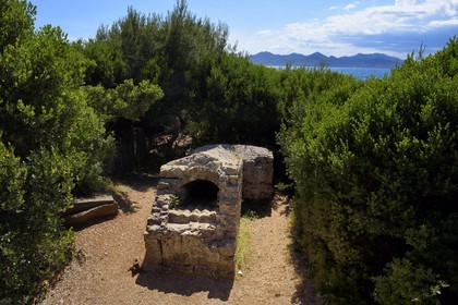 France, Alpes-Maritimes (06), Cannes, Iles de Lérins, Ile Sainte-Marguerite, le four à boulets de la pointe du Dragon