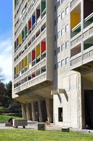 France, Bouches-du-Rhône (13), Marseille, oeuvre architecturale de Le Corbusier, classée Patrimoine Mondial de l'UNESCO, la Cité Radieuse par l'architecte Le Corbusier bordant le boulevard Michelet dans le 8e arrondissement