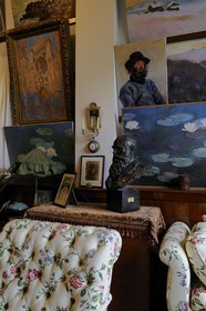 France, Eure (27), Giverny, la maison de Claude Monet, le premier atelier transformé en salon et salle de présentation de son vivant
