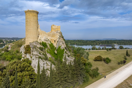 France, Vaucluse, Chateauneuf du Pape, the castle of L'Hers (10th century) on the banks of the Rhone river dominates the Via Rhona cycle route (aerial view)